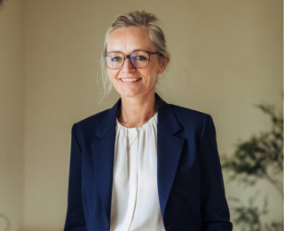 Woman smiling to the camera